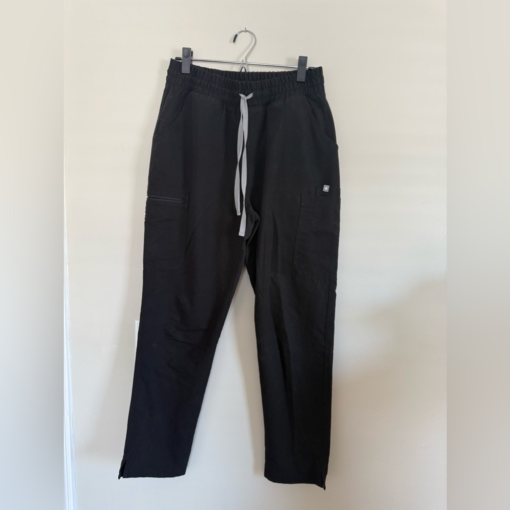 FIGS Women’s Cropped Straight Leg Scrub Pants Size Medium